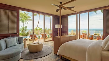 4 bars/lounges, 2 poolside bars, swim-up bar