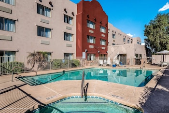 Free on-the-go breakfast 