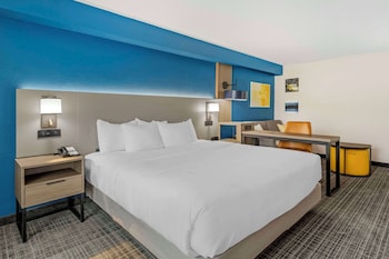 Standard Room, 2 Queen Beds, Non Smoking | 1 bedroom, in-room safe, desk, iron/ironing board