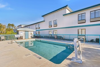 Deluxe King Suite - 2nd Floor No Elevator - Non-Smoking - Stairs Access Only | 2 bedrooms, desk, blackout drapes, iron/ironing board