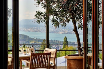 Se sirven desayunos, almuerzos y cenas (con vistas al jardín)