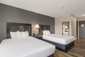 Tabla de planchar con plancha, wifi gratis y ropa de cama 