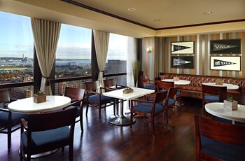2 restaurants, breakfast, dinner, brunch served; American cuisine