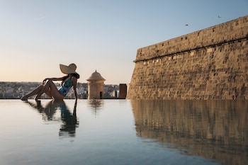 Indoor pool, outdoor pool, open 7:00 AM to 8:00 PM, free cabanas