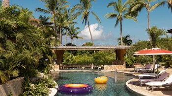 3 udendørs pools