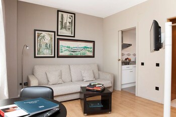 Breakfast, lunch and dinner served