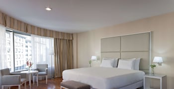 Habitació superior, cantonada (View) | Vista des de l'habitació