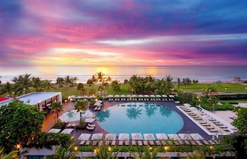 5 piscines extérieures, cabanons gratuits, parasols de plage