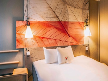 Daily buffet breakfast (EUR 17 per person)