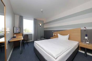 Daily buffet breakfast (EUR 14 per person)