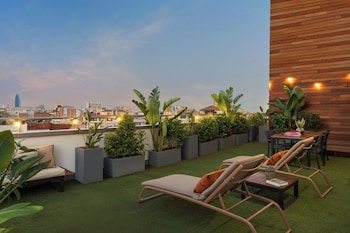 Hypo-allergenic bedding, pillow-top beds, free minibar, in-room safe