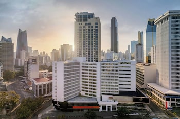 40-inch Smart TV with cable channels, TV