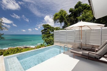 Deluxe Villa, 1 King Bed, Private Pool | Minibar, in-room safe, desk, free WiFi