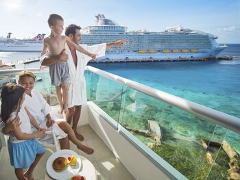 Outdoor pool, pool umbrellas