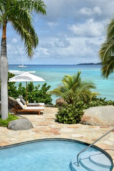 3 outdoor pools