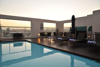 Breakfast, lunch, dinner served; beach views