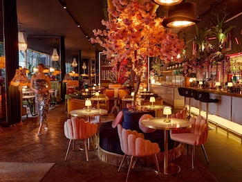 Breakfast, lunch, dinner served; Modern European cuisine