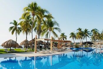 3 piscinas al aire libre, guardavidas en la propiedad