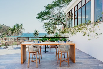 3 座室外游泳池,開放時間為 08:00 至 20:00,提供救生員