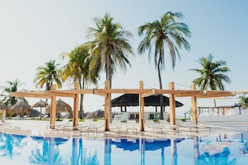 3 outdoor pools, open 8:00 AM to 8:00 PM, lifeguards on site