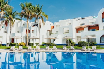 3 piscines extérieures, maîtres-nageurs sur place
