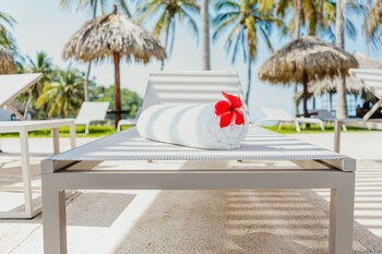 3 outdoor pools, open 8:00 AM to 8:00 PM, lifeguards on site