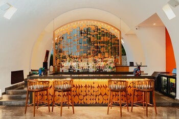 3 albercas al aire libre y salvavidas en la propiedad 