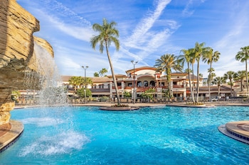5 outdoor pools, free pool cabanas, pool umbrellas