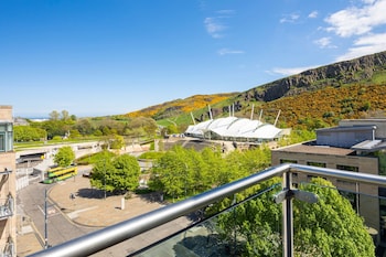 Breakfast, lunch, dinner served; local and international cuisine 