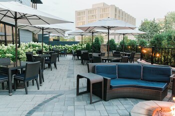 2 restaurants servant le petit déjeuner, spécialités Cuisine espagnole