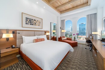 3 restaurantes, se sirven desayunos, comidas y cocina internacional