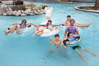 3 outdoor pools, pool umbrellas, sun loungers