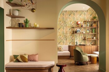 Chambre Deluxe Triple | Két bảo mật tại phòng, trang bị nội thất với thiết kế riêng biệt 