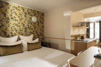 Chambre Deluxe Triple | In-room safe, laptop workspace, iron/ironing board (on request)