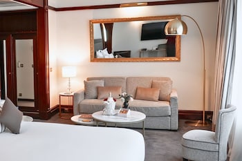 Quarto luxo, sacada, vista para a cidade | Vista do quarto