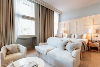 Penthouse Suite | Living room