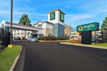 Desk, iron/ironing board, cots/infant beds, rollaway beds