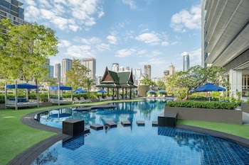 Ulkouima-allas, ilmaisia cabañoita, aurinkovarjoja