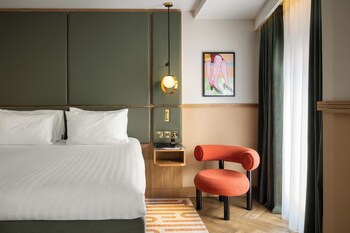 Artículos del minibar gratis y caja de seguridad en la habitación