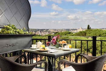 Lunch, dinner served; local and international cuisine, alfresco dining 