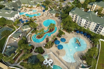 Una piscina techada, 2 piscinas al aire libre, camas de piscina gratis