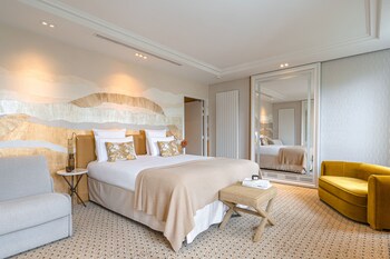 Superior Room, City View | 1 bedroom, premium bedding, minibar, in-room safe