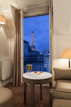 Junior Suite, Eiffel tower view