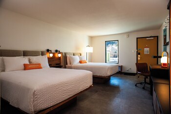 Junior Suite, 1 King Bed (Pathfinder)