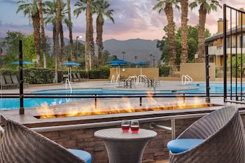 7 outdoor pools