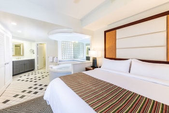 Outdoor pool, a heated pool, pool umbrellas, sun loungers