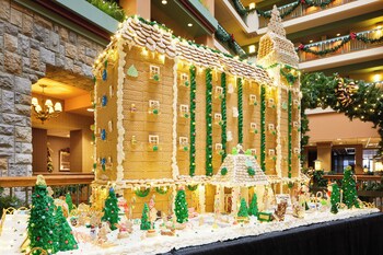 Indoor pool, seasonal outdoor pool, sun loungers