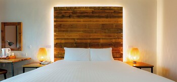 Daily full breakfast (GBP 12 per person)