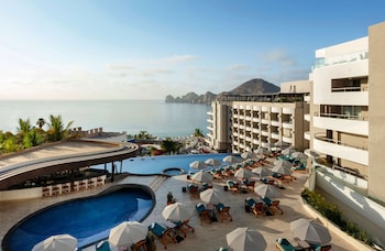 3 outdoor pools, open 7:00 AM to 10:00 PM, free pool cabanas