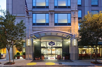 Buffet déjeuner gratuit tous les jours